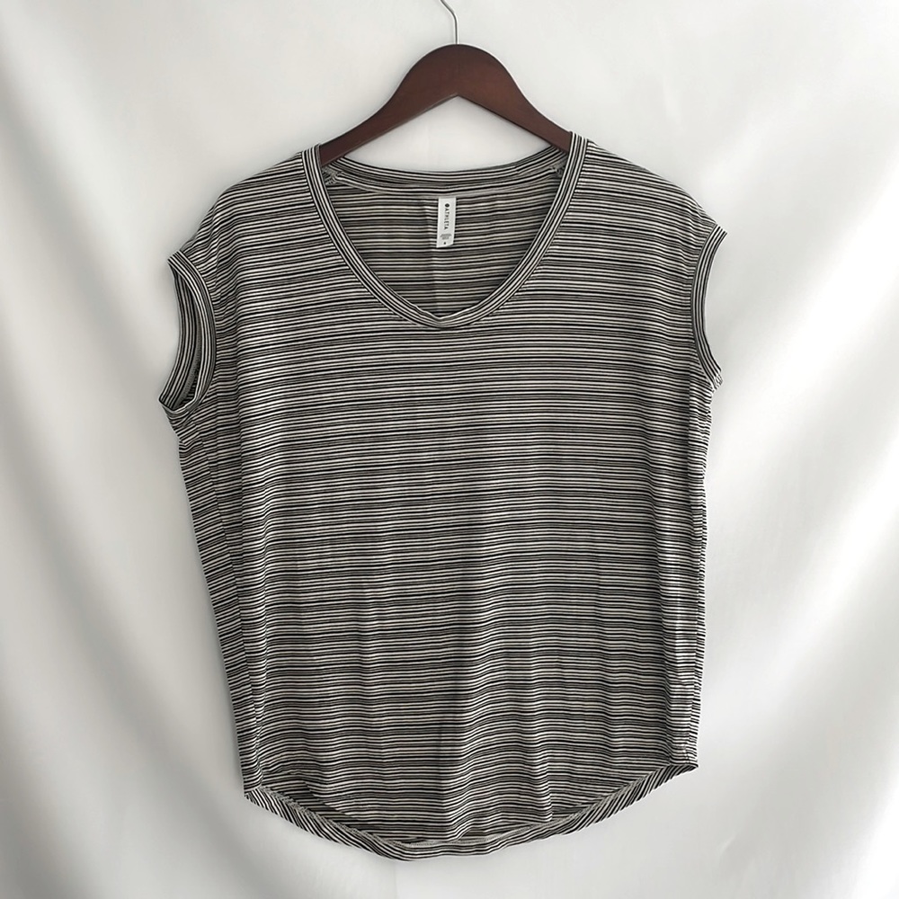 Athleta Cloudlight Stratus Tee.
